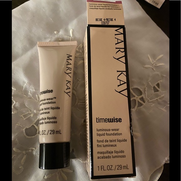 Mary Kay Luminous-wear liquid foundation beige 4